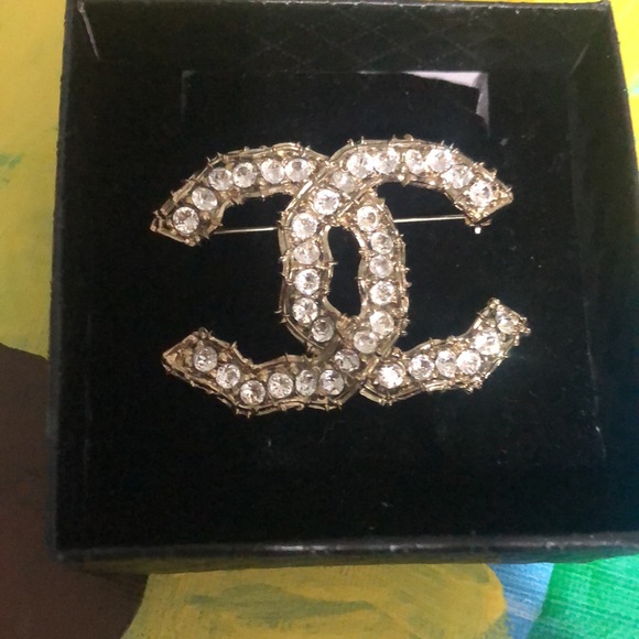 Authentic Channel brooch - Picture 3 of 7